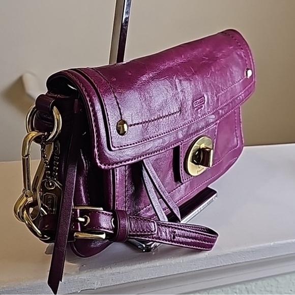 COACH 12450 Hampton Lindsey Leather Plum Flap Turnlock Clutch Charm Wrist Strap - Picture 2 of 12